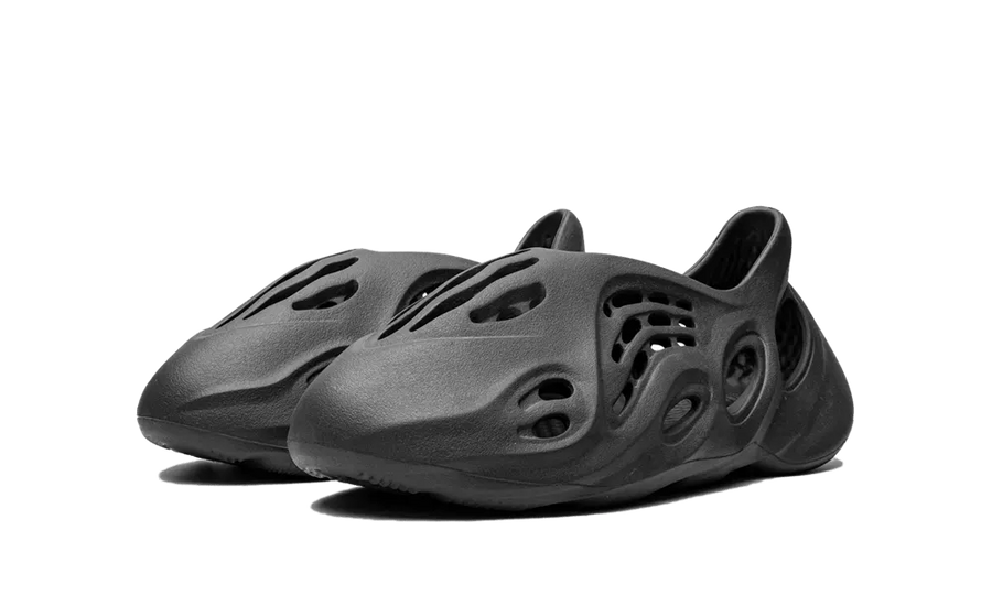 Yeezy Foam RNNR Onyx — 36